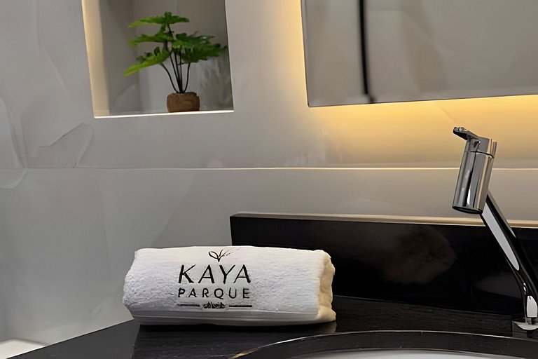 Kaya Parque | Flat 01 com cama de massagem